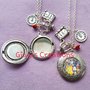 Collana portafoto cameo LA BELLA E LA BESTIA Beauty and Beast Cartoni animati Anime Tockins Mrs Brick Rosa Incantata