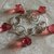 Bracciale catena argentata e pendenti a forma di diamante rosso