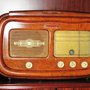 Radio vintage con giradischi