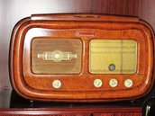 Radio vintage con giradischi