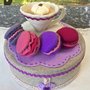 scatola di latta rivestita e decorata in feltro, con tazza di tea e macaron 