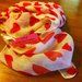 foulard beige e rossa con cuori