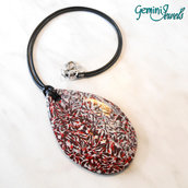 Collana ciondolo in fimo e resina, goccia nero bianco rosso argento