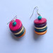 Orecchini pendenti colorati con perline e dischetti in legno fatti a mano