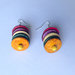 Orecchini pendenti colorati con perline e dischetti in legno fatti a mano