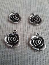 4 charms ciondoli 'Rose' argento tibetano