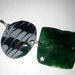 collana girocollo formato da 5 inserti in gel uv, 2 quadrati verde smeraldo  e 3 ovali colore verde smeraldo e grigio 