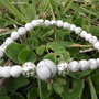 Bracciale elastico in vera pietra naturale Howlite con distanziatori argento tibetano