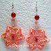 Orecchini pendenti  a fiore in cotone color rosa salmone, fatti a mano ad uncinetto