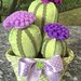 Composizione di tre cactus in feltro con fiori lilla e viola