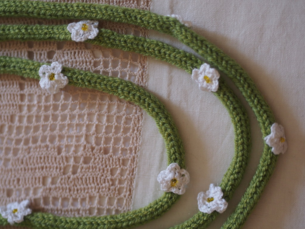 Collana Donna Estiva In Cotone ,lavorata A Tricotin Con Bottone Lat Nei Colori Cioccolato E Blu Petroliocollezione Summer