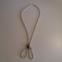 ORIGINALE COLLANA BEIGE CON MEDAGLIONE