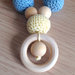 Collana da allattamento con perle amigurumi e in legno colori pastello, fatta a mano all'uncinetto