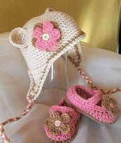 set cappellino scarpine neonata fatti a uncinetto 