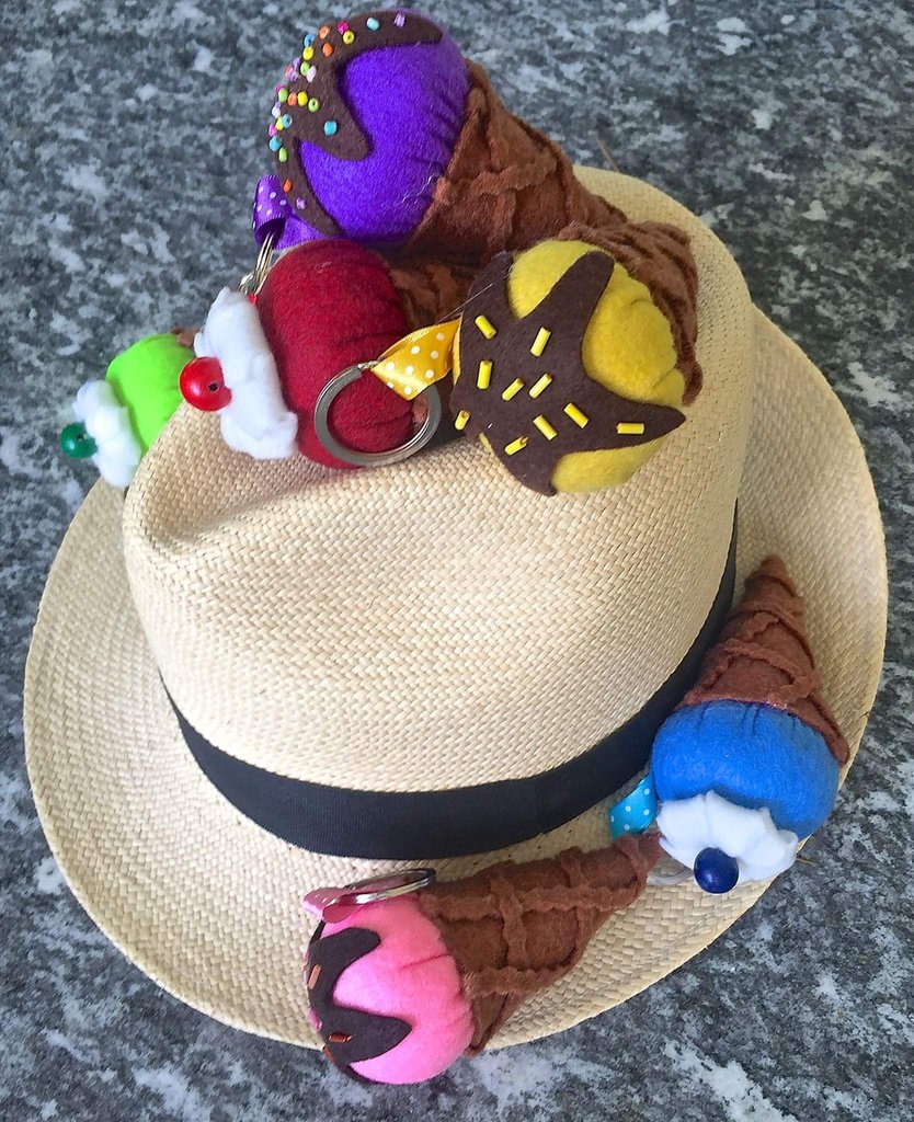 Portachiavi Peluche Gelato Con Pompon: La Dolcezza Appesa Alla Tua Borsa!