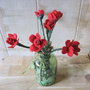 vaso di rose rosse