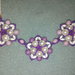 Collana con fiori bianco viola 