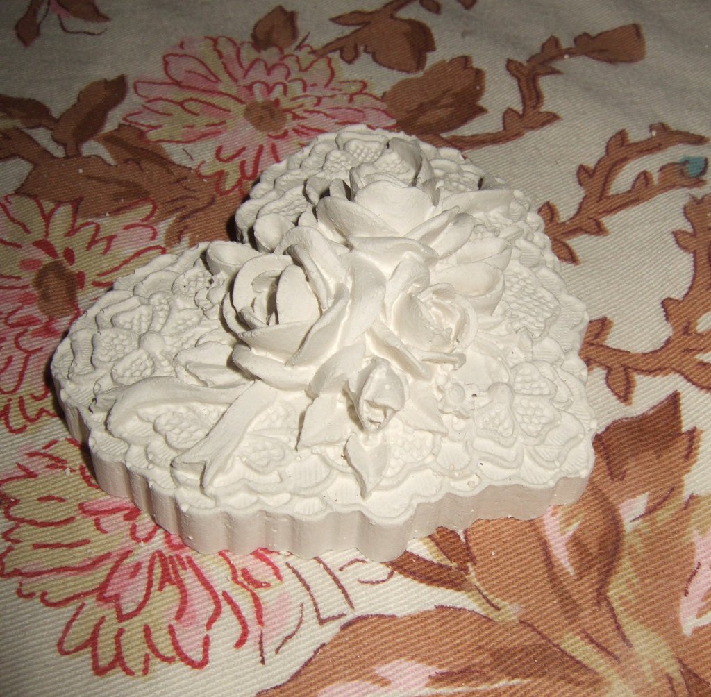 Vaquerprofumatori oggettistica profumata in Gesso (LD1060) Cuore Pizzo