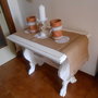 Tavolino shabby chic bianco in legno massello.