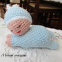                                                        Bimbo che gattona azzurro ( Amigurumi)