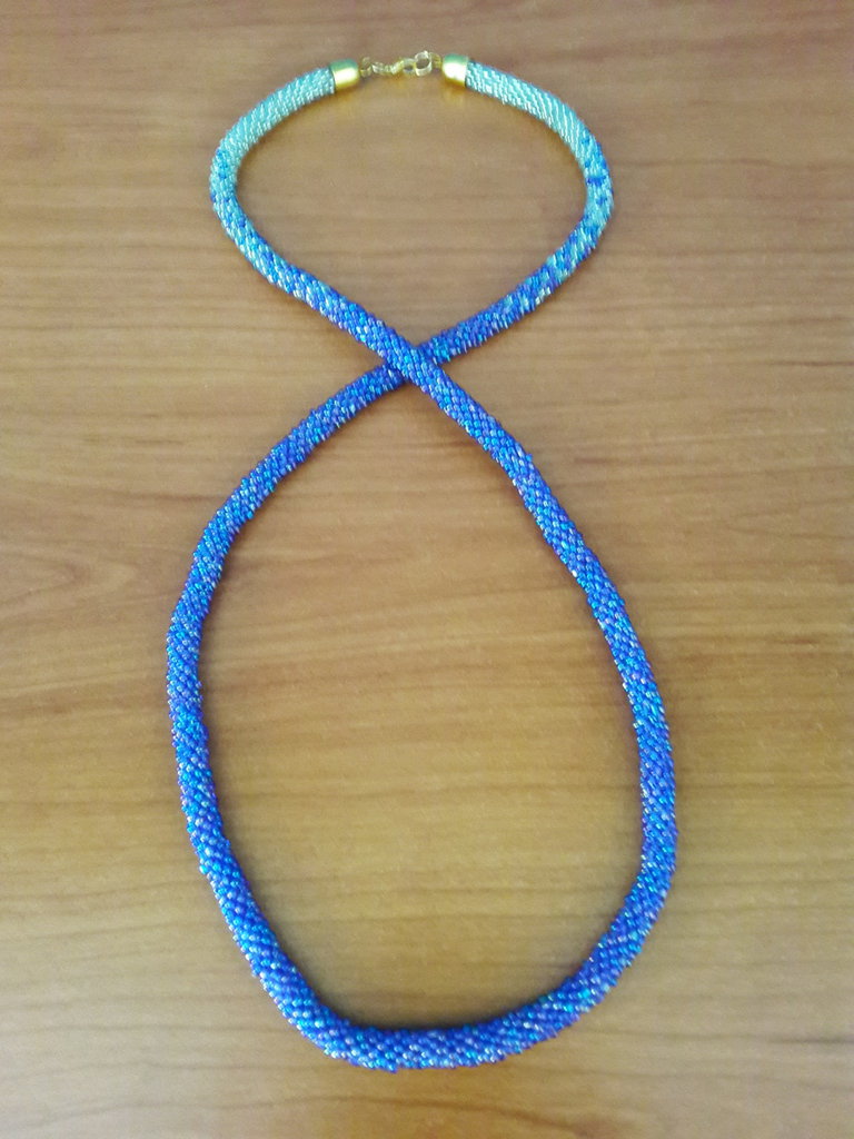 BIJOTTERIA COLLANA DA DONNA CON VARI PENDAGLI CON PERLINE DI COLORE BLU 40 1261 Blu
