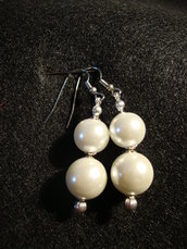 Orecchini con perle bianche