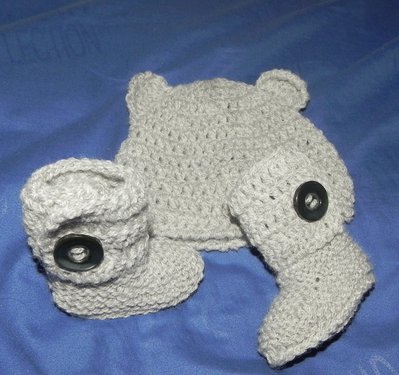 Cappellino e stivaletti TIPO UGG NEONATO uncinetto Cappellino e stivaletti TIPO UGG NEONATO uncinetto