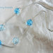 Collana di catena e perle in resina azzurre