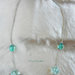 Collana di catena e perle in resina trasparenti verde acqua
