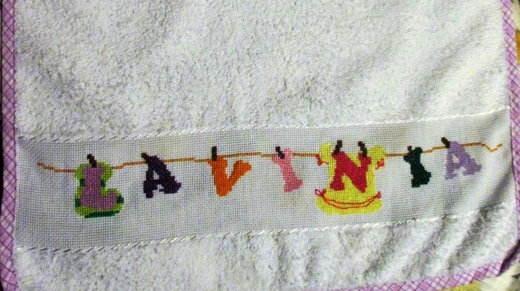 Set Asilo 3 Pezzi In Spugna Con Tela Aida Per Ricamo - Bavaglia, Salvietta E Sacchetto Con Fantasia Spazio (Made In Italy) - Foto 3