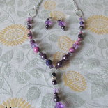                                                            Collana e orecchini con perle e cristalli viola