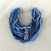 Collana Scaldacollo, lana sfumata blu e pietra