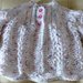 Coprifasce o giacchino per neonati realizzato a ferri