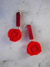 orecchini rose rosse