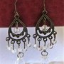 Orecchini chandelier con perle trasparenti in metallo color bronzo antichizzato