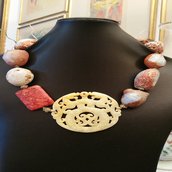 Collana di Agate marroni con centrale in Giada orientale 