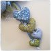 Fiocco nascita casetta in cotone ecrù con uccellino e 4 cuori sui toni azzurro/verde