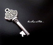 Charm ciondolo  chiave "La chiave" (35x15mm) (cod.0new)