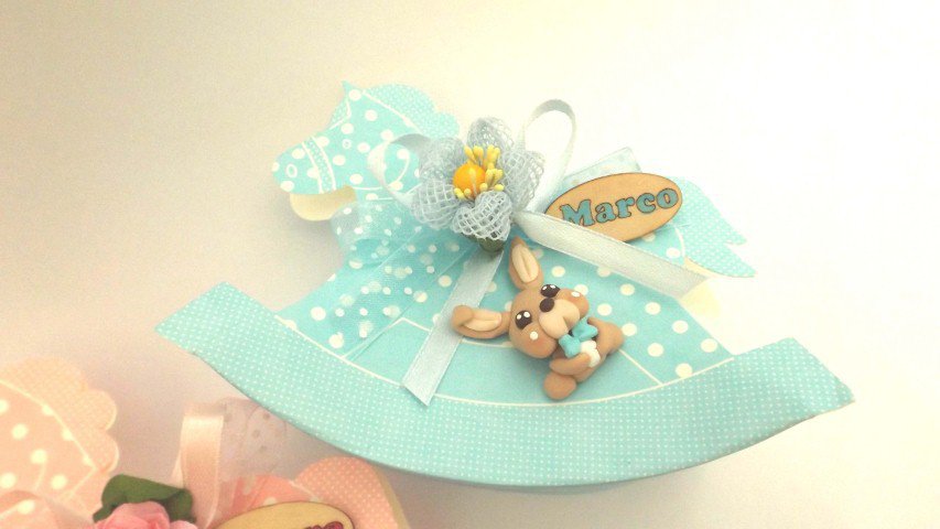 Bomboniera A Cuore Con Piedini Per Battesimo Bimba – Regalami.shop, Cm 8x8, Completa Di Scatola, Confetti, Essenza, Bigliettino E Nastro Rosa