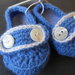 Scarpine crochet  mocassino bambino azzurre con bottoni bianchi.