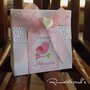 Bomboniera personalizzata con fiocco organza e cuore in fimo by Romanticards