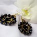 Orecchini pendenti tondi con mezzi cristalli neri e perline Preciosa Rocailles