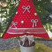 Natale - Albero di feltro rosso con decorazioni argento