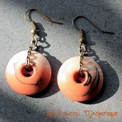 Orecchini pendenti in bronzo con bottoni arancioni