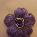 spilla fiore viola con bottone viola