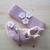 Fascia e scarpine coordinate per neonata - bianco e rosa - baby shower - idea regalo