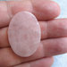 Cabochon quarzo rosa pietra preziosa ovale misura 35 x 25 cad.