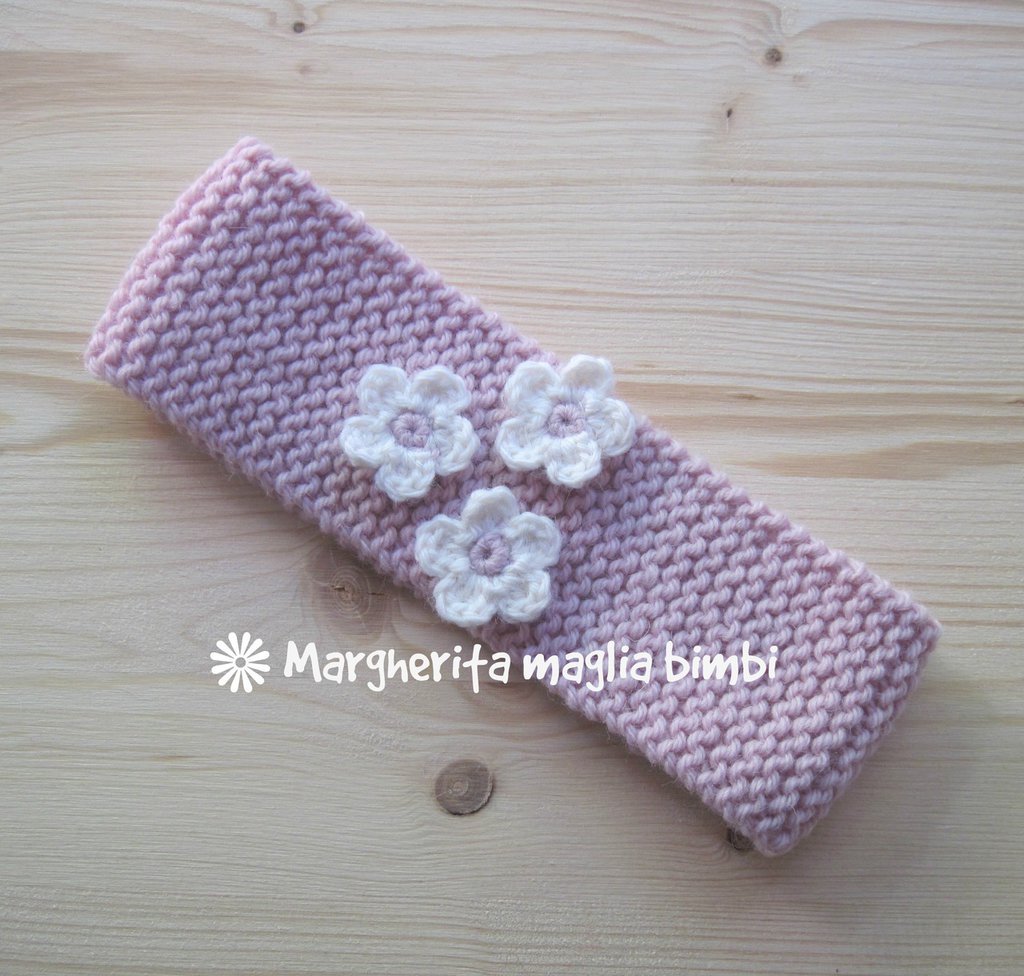 Fascetta in lana e alpaca rosa con fiori bianchi - fascia capelli n | su  MissHobby
