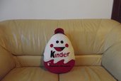 Cuscino Ovetto Kinder personaggio con cappellino idea regalo San Valentino handmade pillow