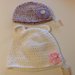 Due cappellini neonata 0/6 mesi con fiori e perline 